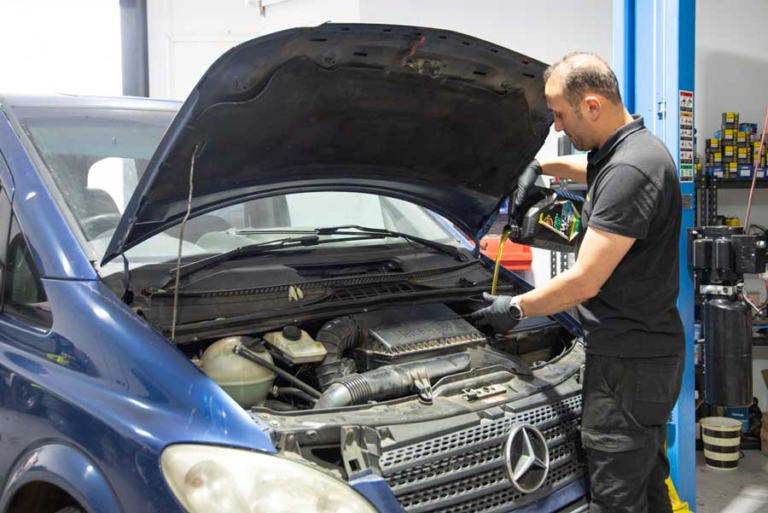 Mercedes-Benz engine service